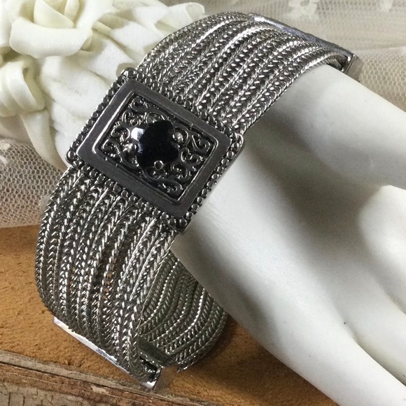Vintage-Inspired Silver 8 Strand Mesh Bracelet Black Stone Accents Magnetic - Picture 1 of 10